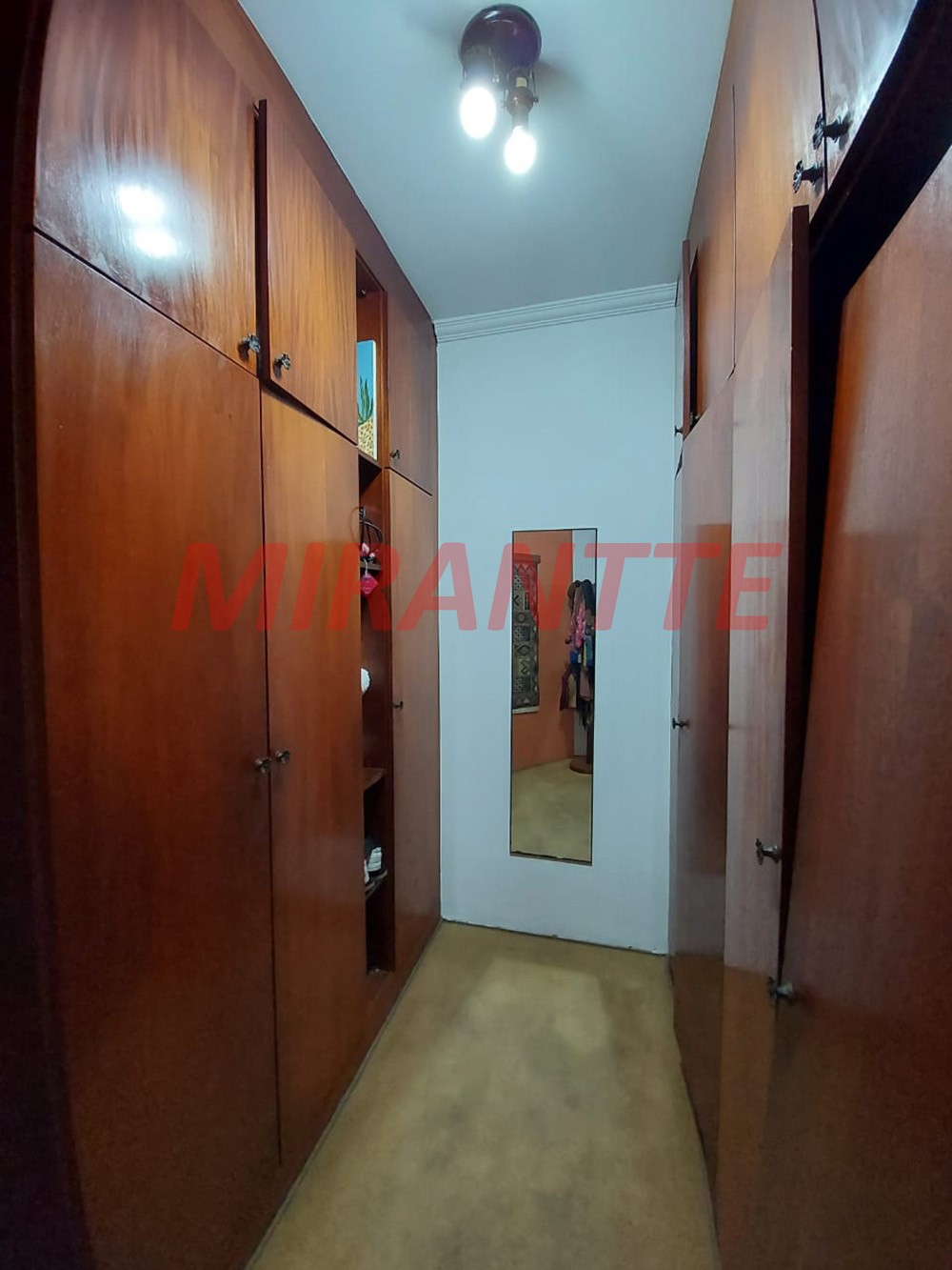Sobrado de 326m² com 3 quartos em Horto Florestal
