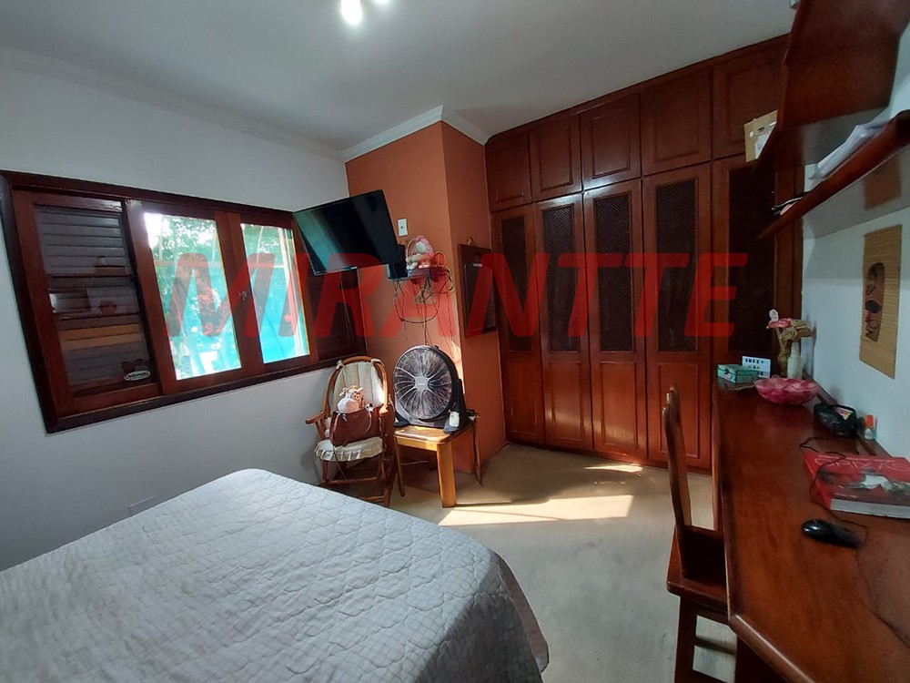 Sobrado de 326m² com 3 quartos em Horto Florestal