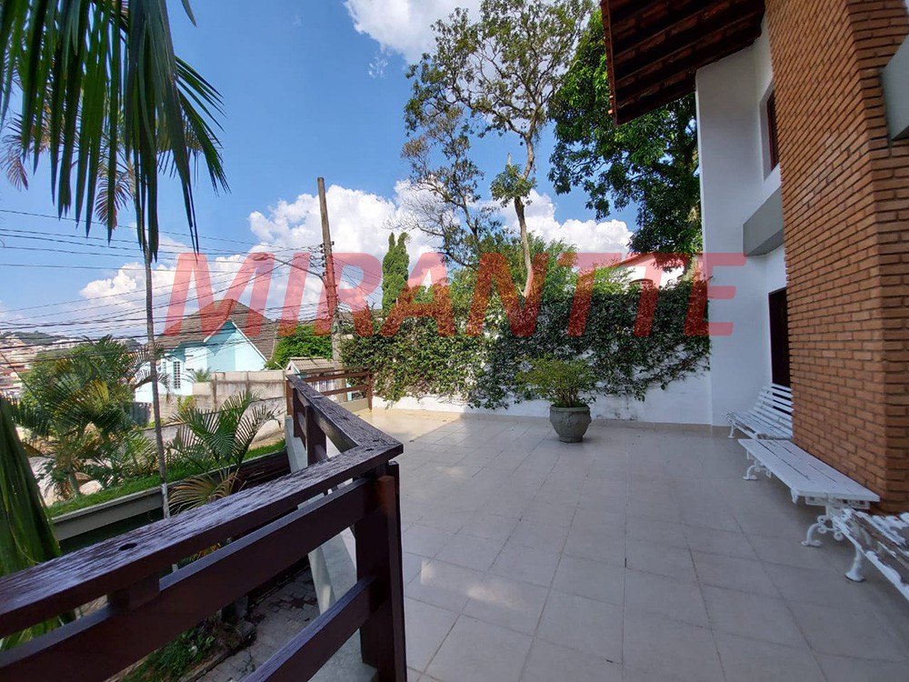 Sobrado de 326m² com 3 quartos em Horto Florestal