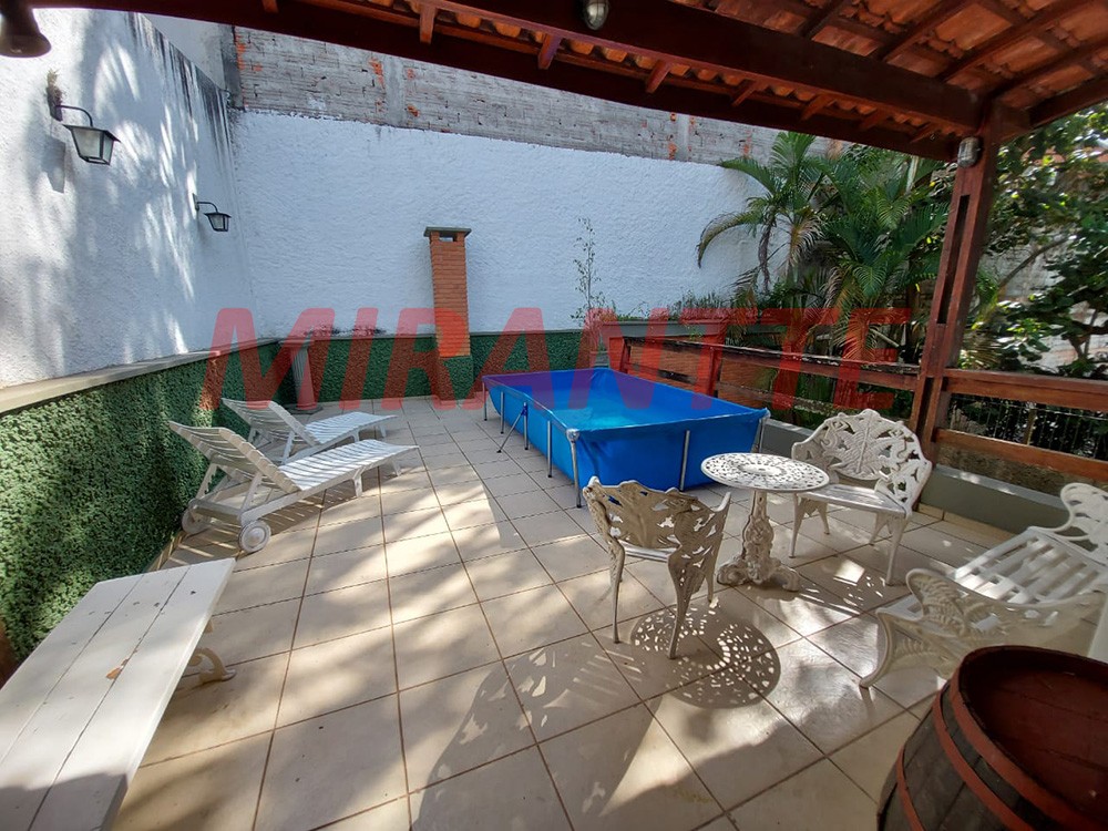 Sobrado de 326m² com 3 quartos em Horto Florestal