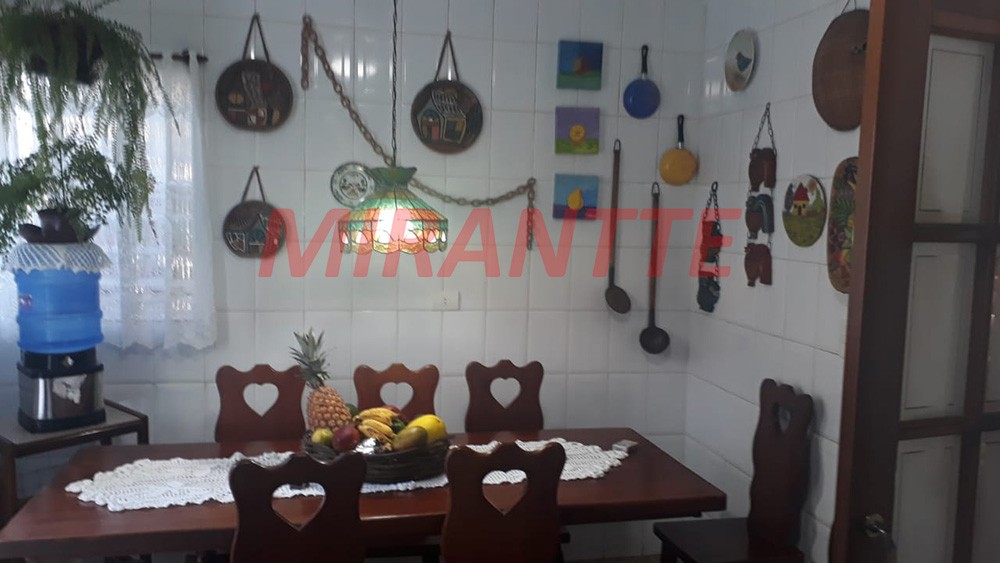 Sobrado de 326m² com 3 quartos em Horto Florestal