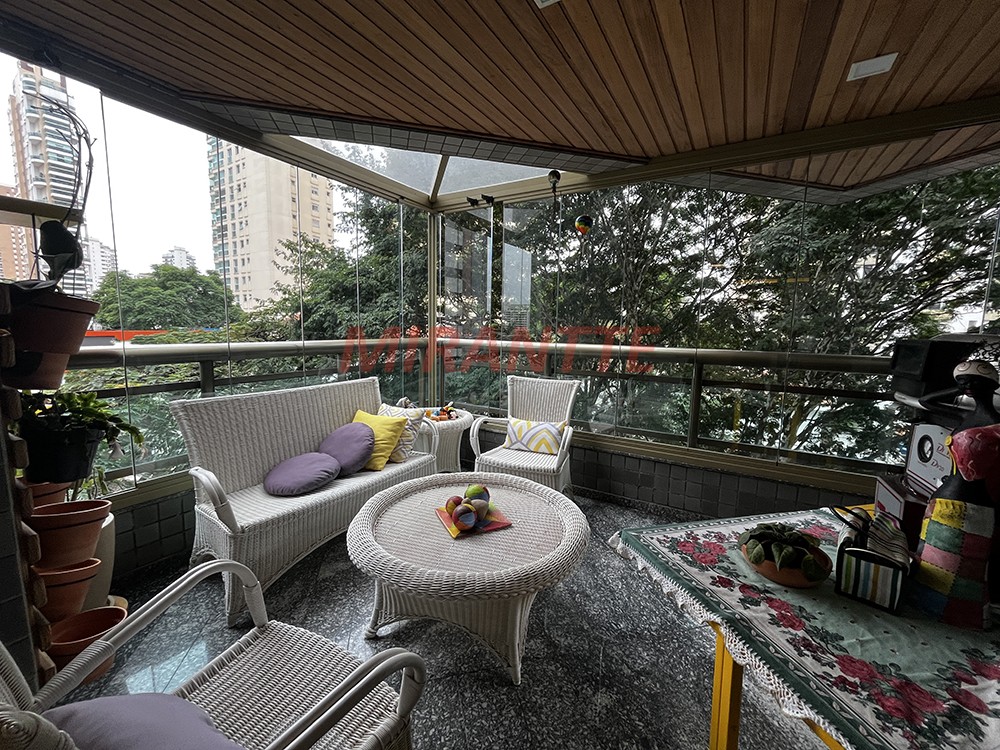 Apartamento de 208m² com 4 quartos em Santana