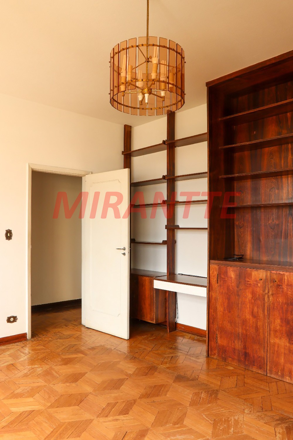 Sobrado de 685m² com 3 quartos em Santana