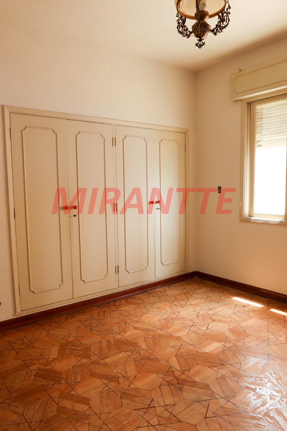 Sobrado de 685m² com 3 quartos em Santana