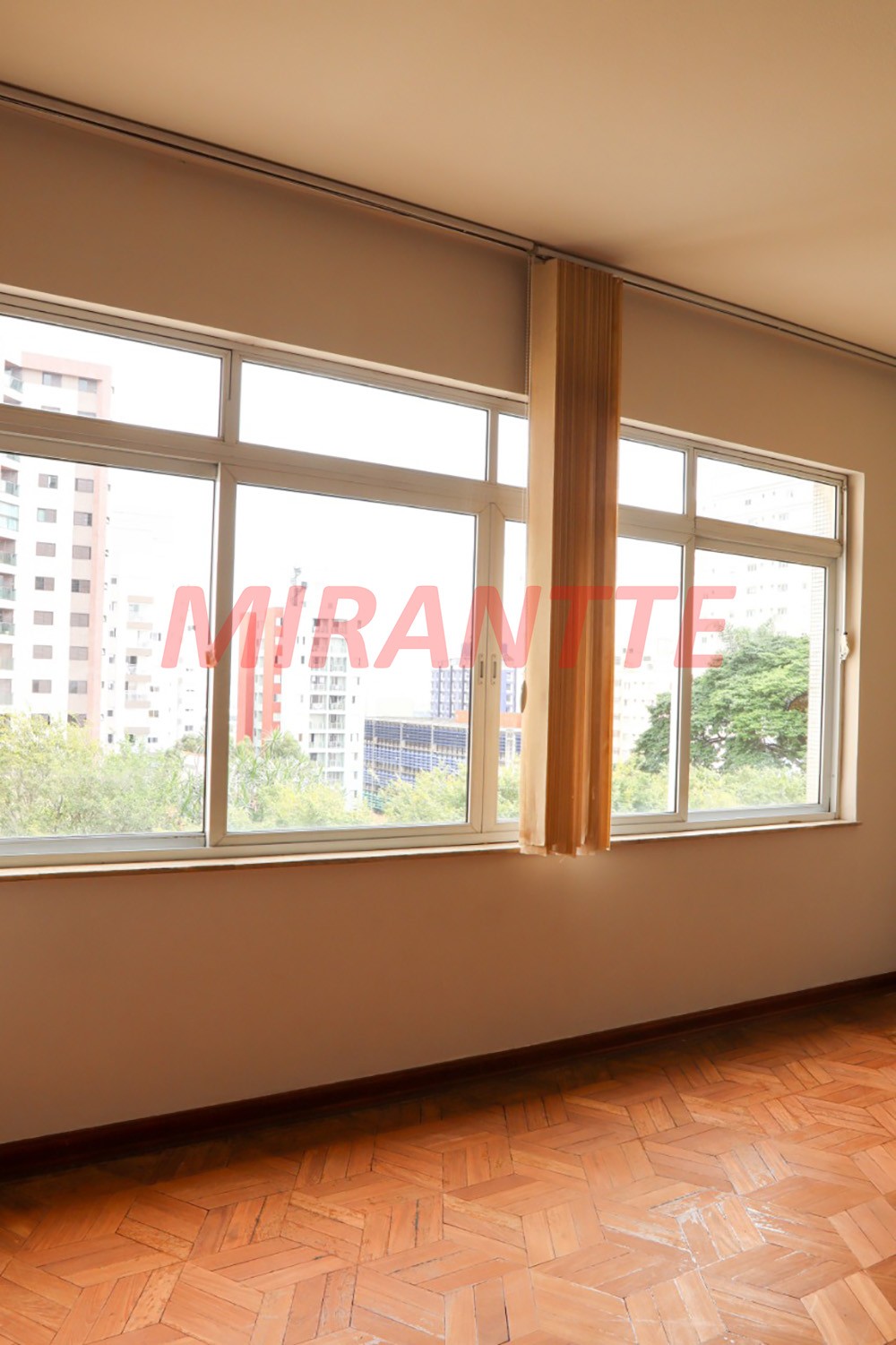 Sobrado de 685m² com 3 quartos em Santana