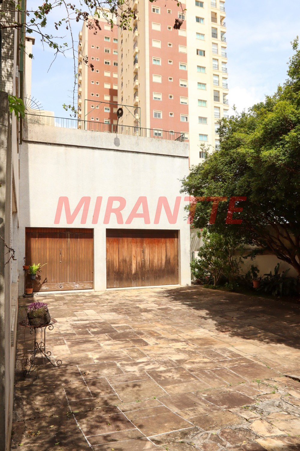 Sobrado de 685m² com 3 quartos em Santana