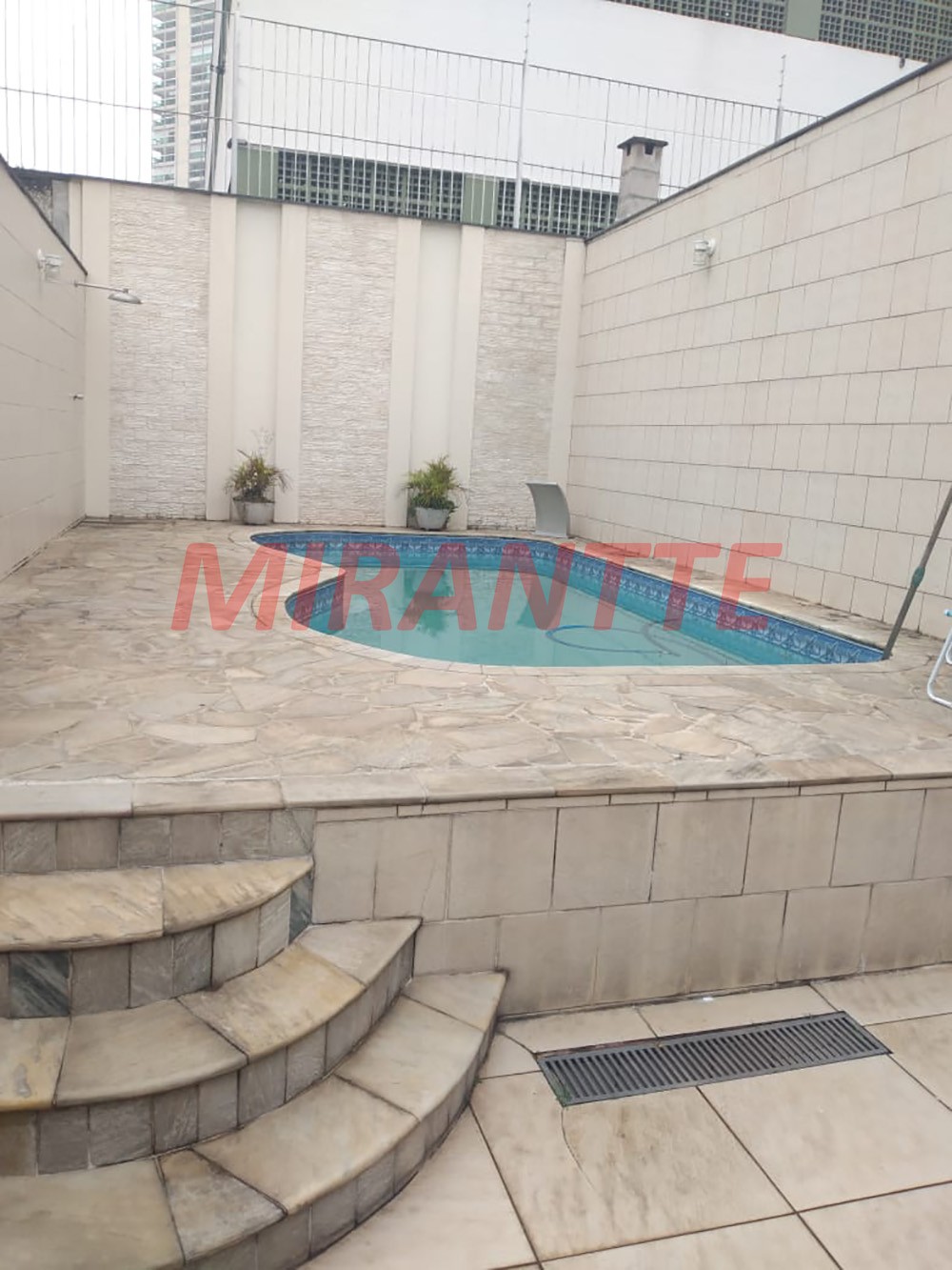 Sobrado de 350m² com 3 quartos em Santa Teresinha