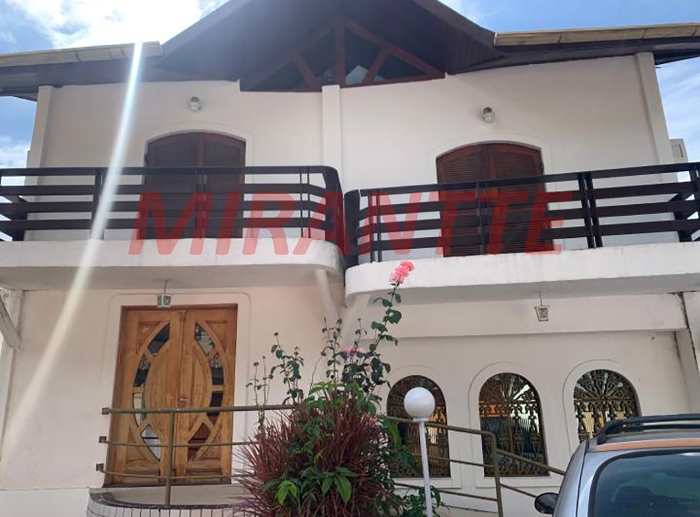 Sobrado de 353m² com 5 quartos em Barro Branco