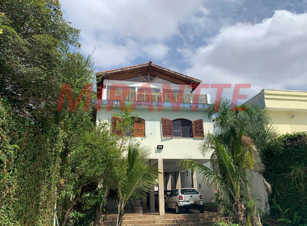 Sobrado de 353m² com 5 quartos em Barro Branco