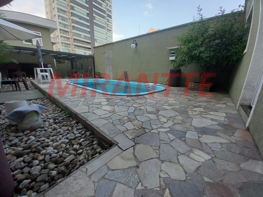 Sobrado de 309m² com 4 quartos em Santa Teresinha