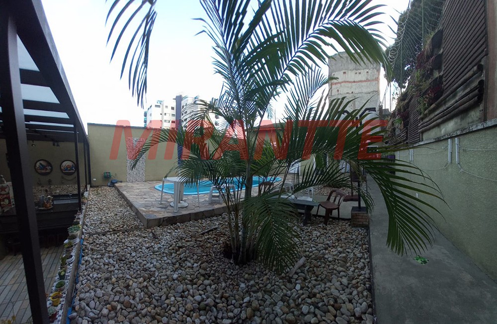 Sobrado de 309m² com 4 quartos em Santa Teresinha
