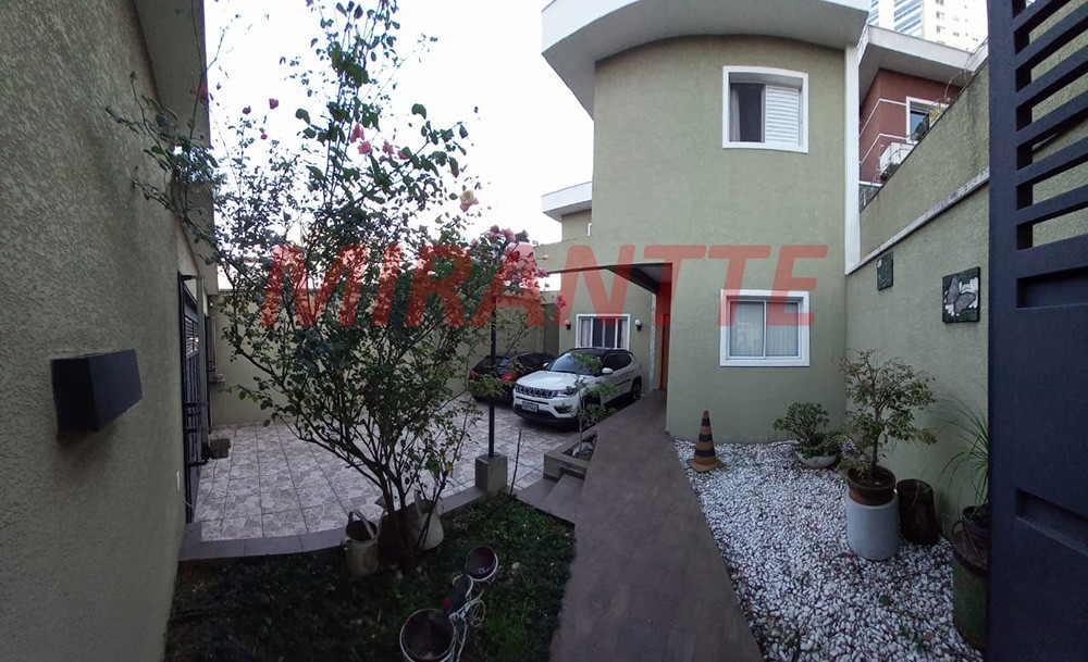 Sobrado de 309m² com 4 quartos em Santa Teresinha