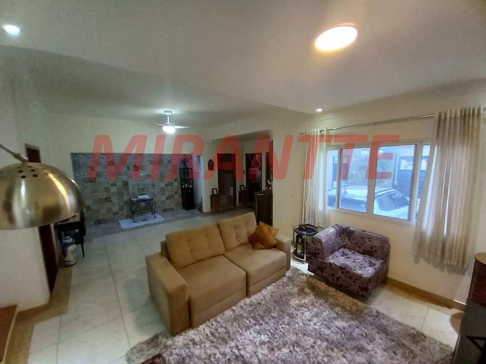 Sobrado de 309m² com 4 quartos em Santa Teresinha