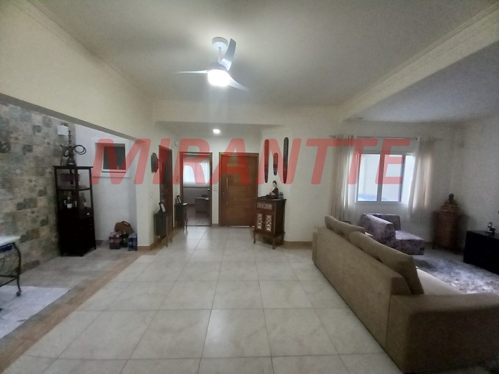 Sobrado de 309m² com 4 quartos em Santa Teresinha