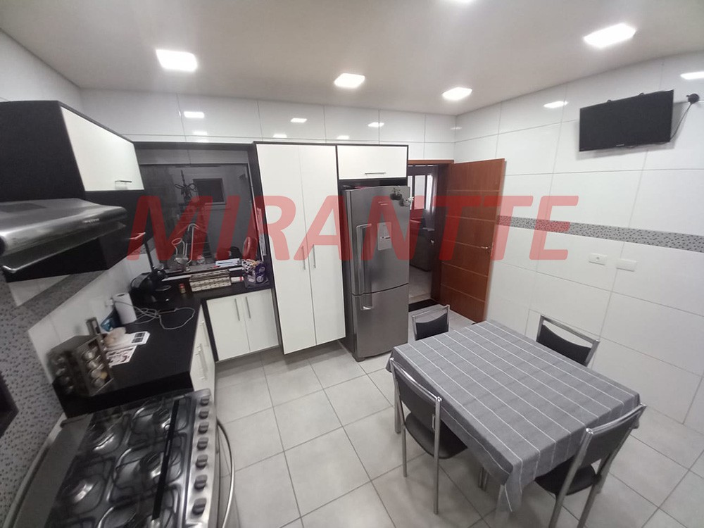 Sobrado de 309m² com 4 quartos em Santa Teresinha