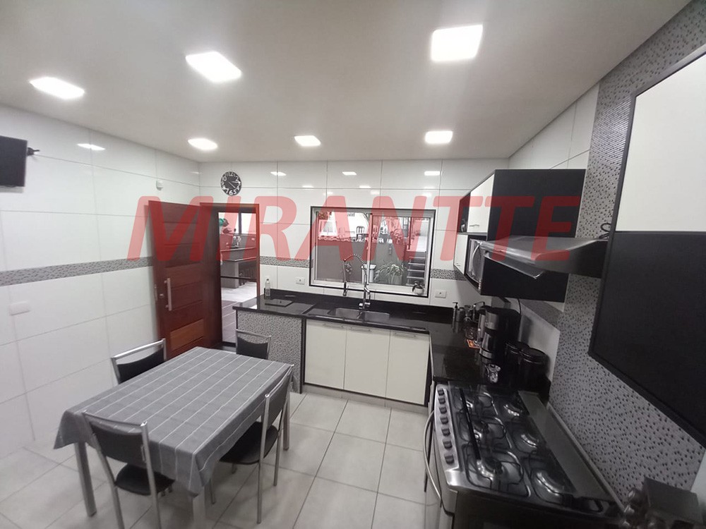 Sobrado de 309m² com 4 quartos em Santa Teresinha