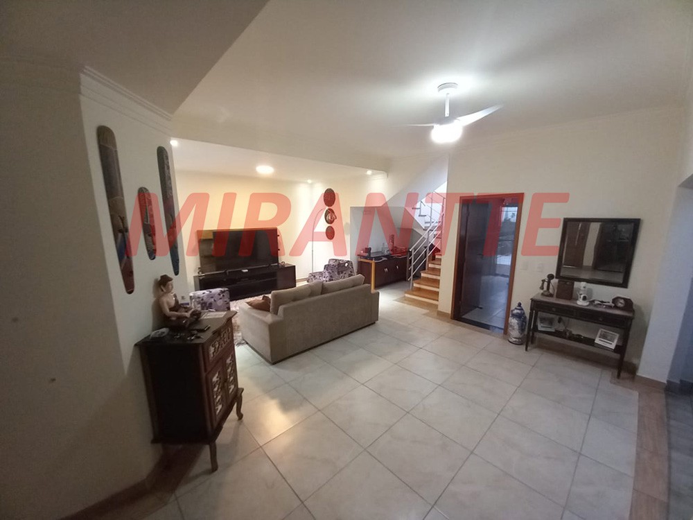 Sobrado de 309m² com 4 quartos em Santa Teresinha