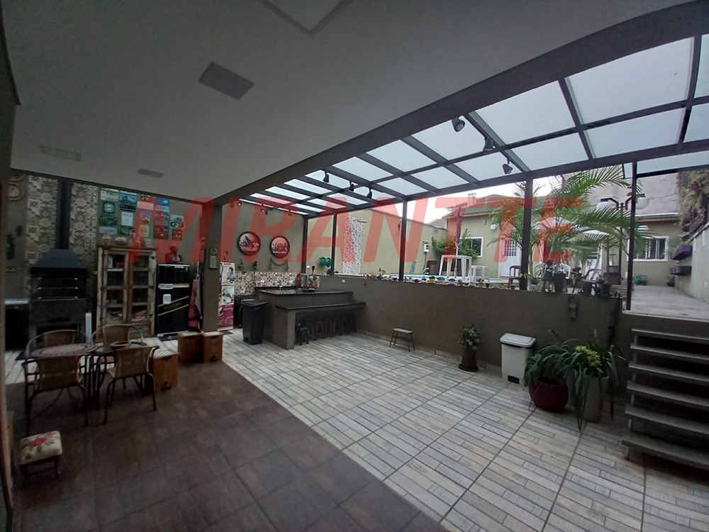 Sobrado de 309m² com 4 quartos em Santa Teresinha