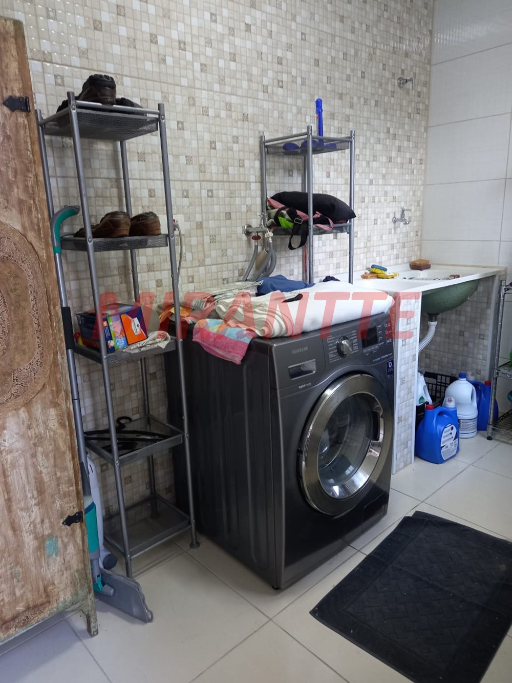 Sobrado de 309m² com 4 quartos em Santa Teresinha