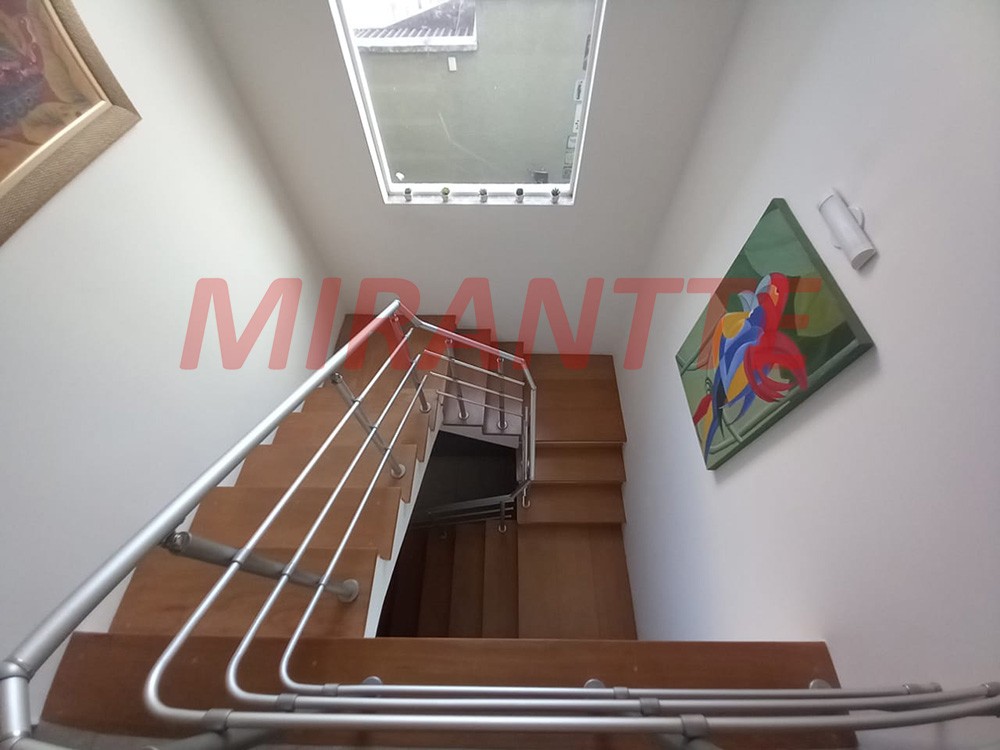Sobrado de 309m² com 4 quartos em Santa Teresinha