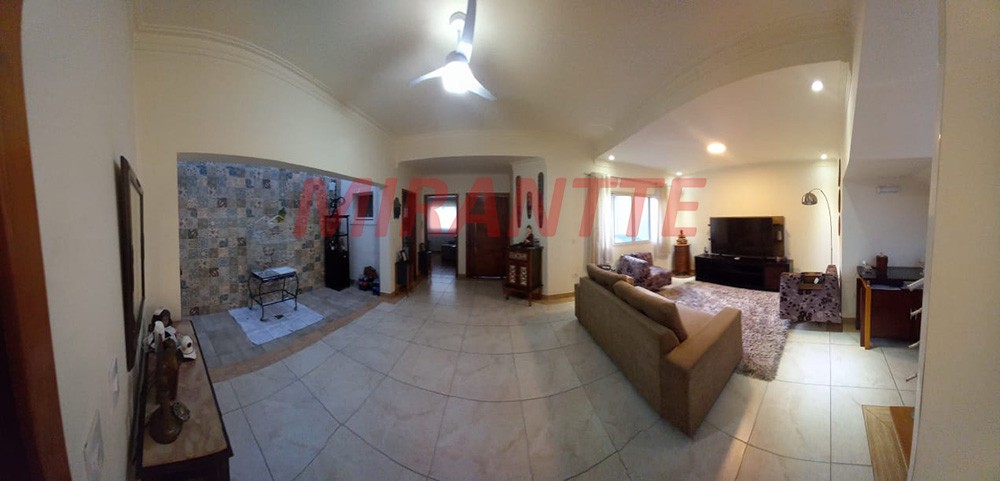Sobrado de 309m² com 4 quartos em Santa Teresinha