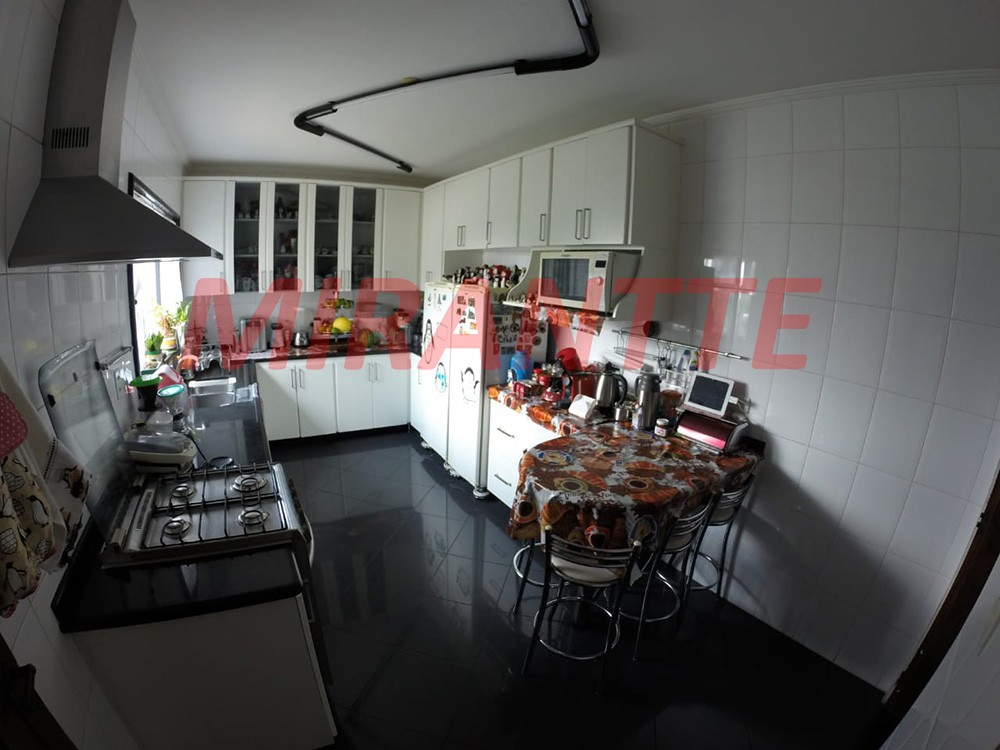 Sobrado de 198m² com 4 quartos em Jardim Kherlakian