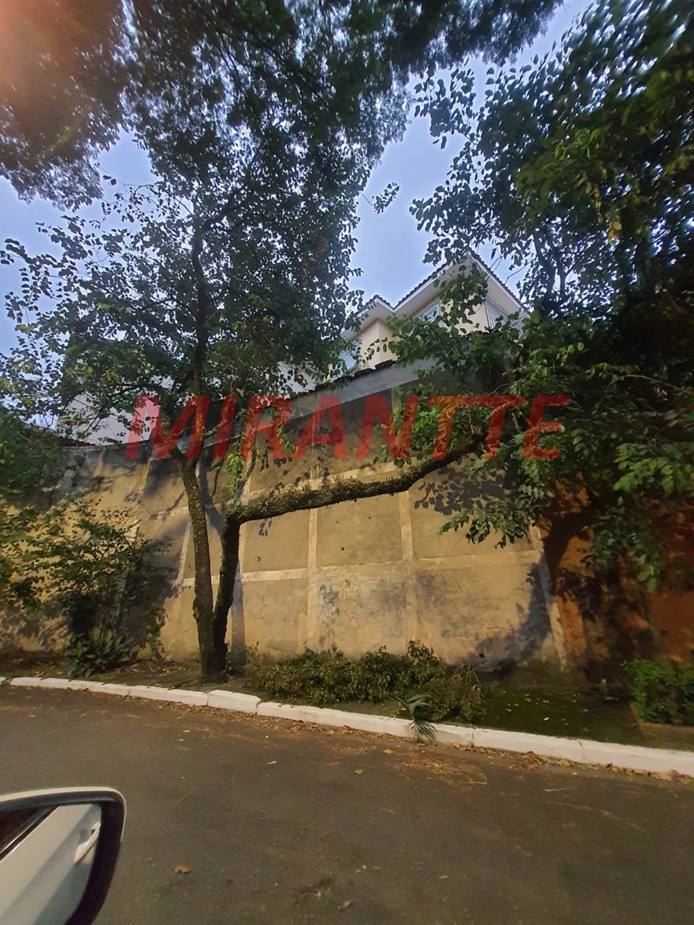 Sobrado de 198m² com 4 quartos em Jardim Kherlakian