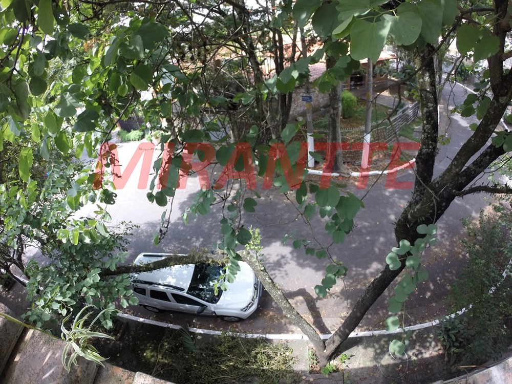 Sobrado de 198m² com 4 quartos em Jardim Kherlakian