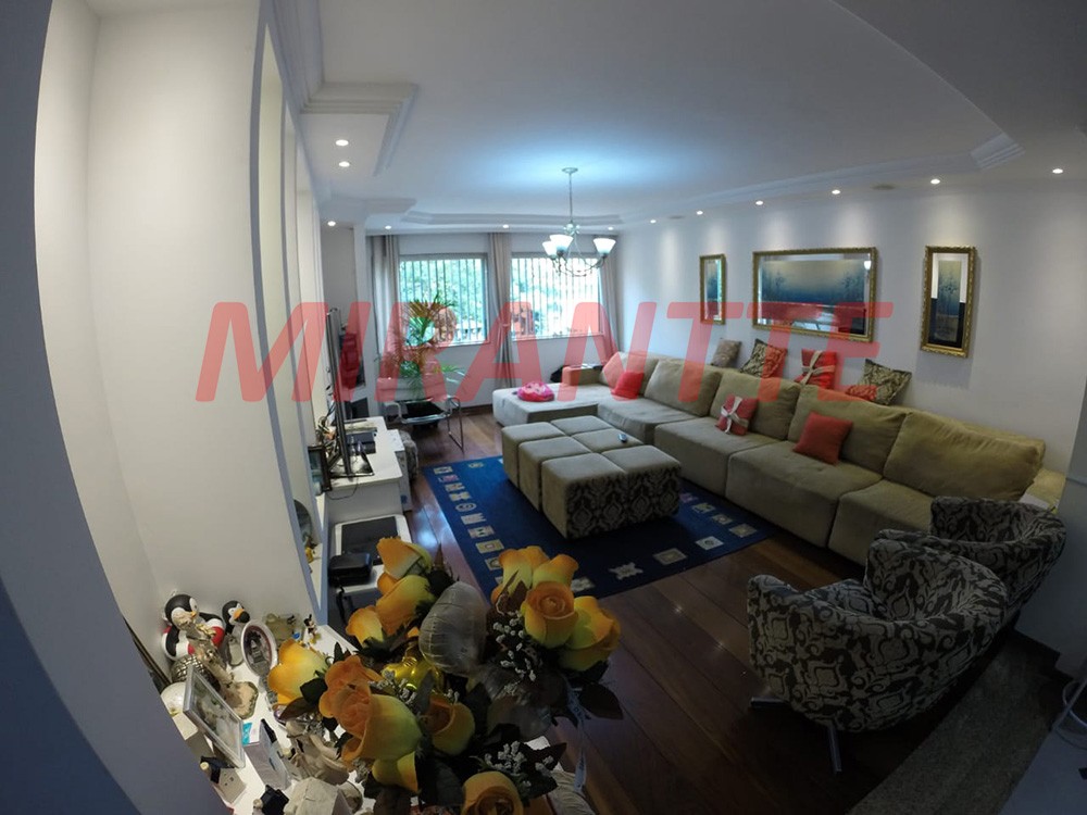 Sobrado de 198m² com 4 quartos em Jardim Kherlakian