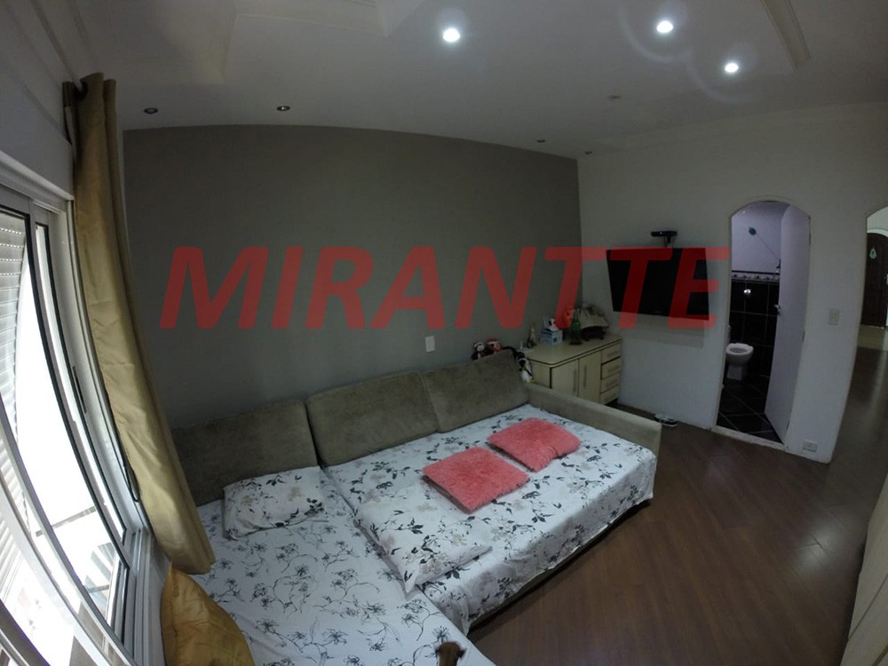 Sobrado de 198m² com 4 quartos em Jardim Kherlakian