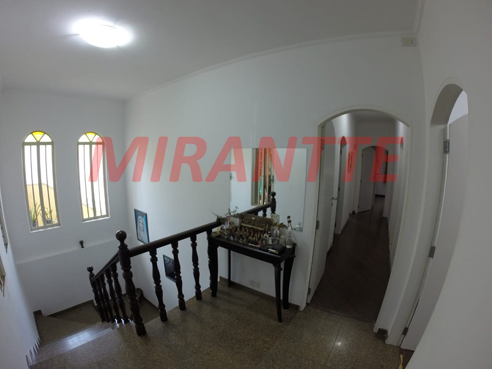 Sobrado de 198m² com 4 quartos em Jardim Kherlakian
