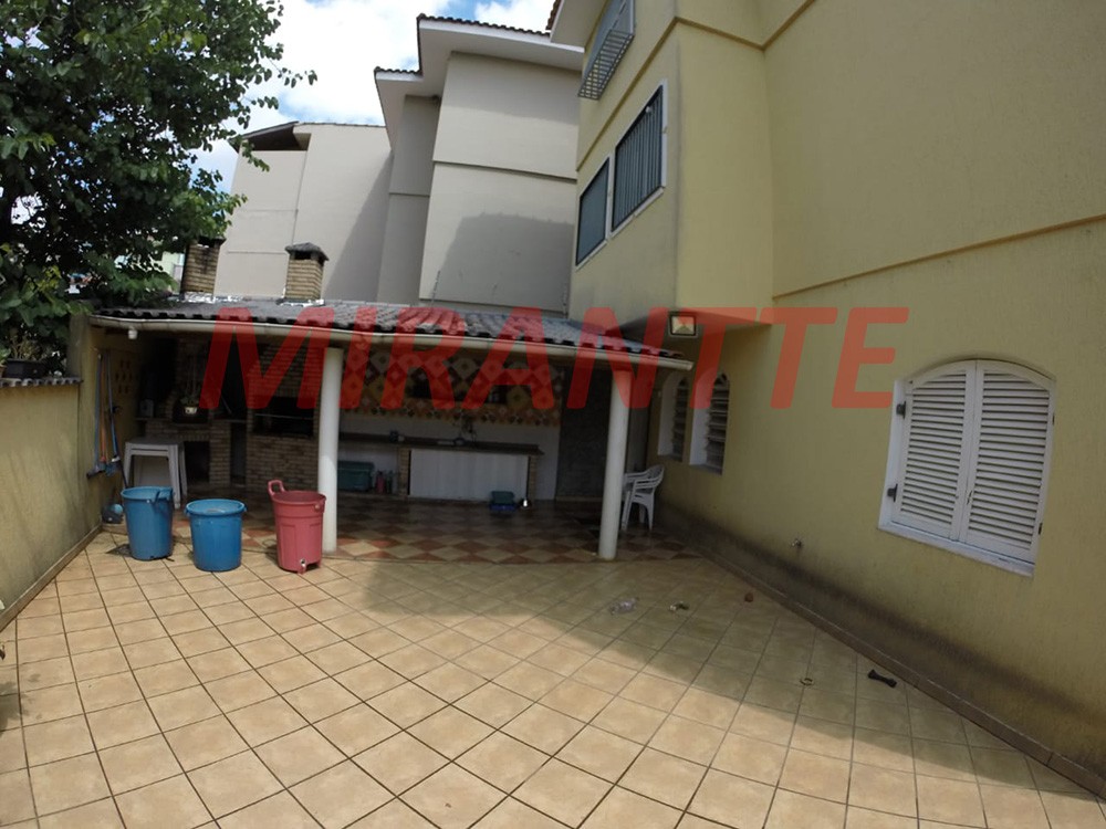 Sobrado de 198m² com 4 quartos em Jardim Kherlakian