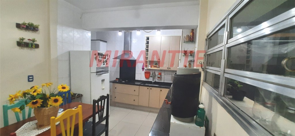 Sobrado de 130m² com 3 quartos em Água Fria