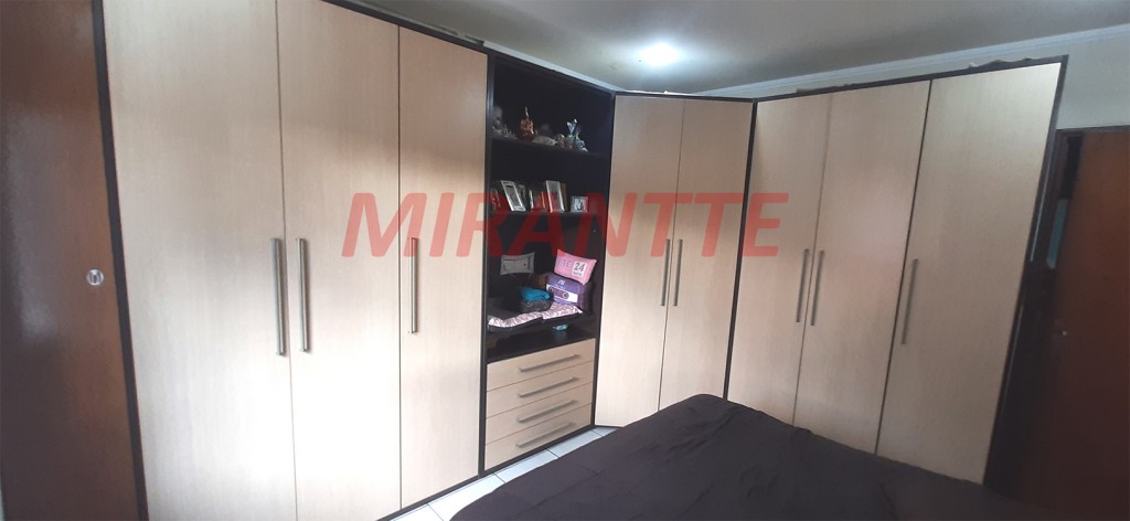Sobrado de 130m² com 3 quartos em Água Fria