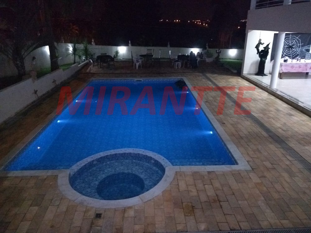 Casa terrea de 547m² com 5 quartos em CENTRO
