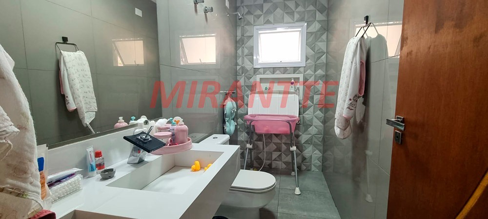 Sobrado de 400m² com 4 quartos em Serra da Cantareira