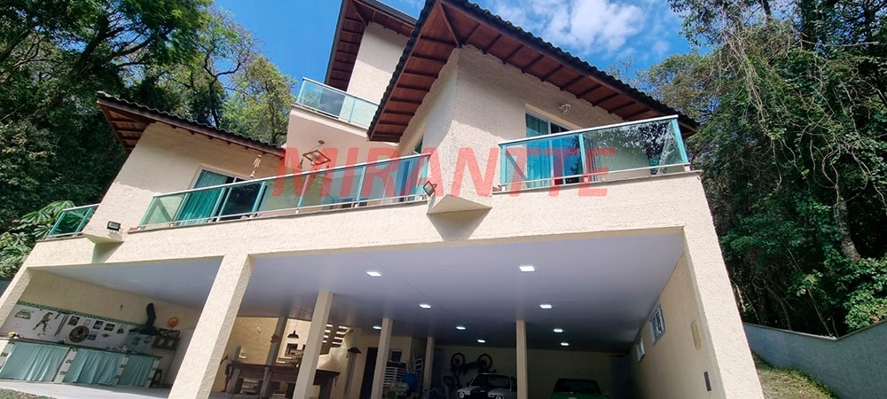 Sobrado de 400m² com 4 quartos em Serra da Cantareira