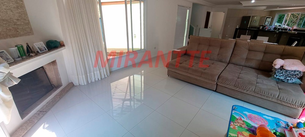 Sobrado de 400m² com 4 quartos em Serra da Cantareira