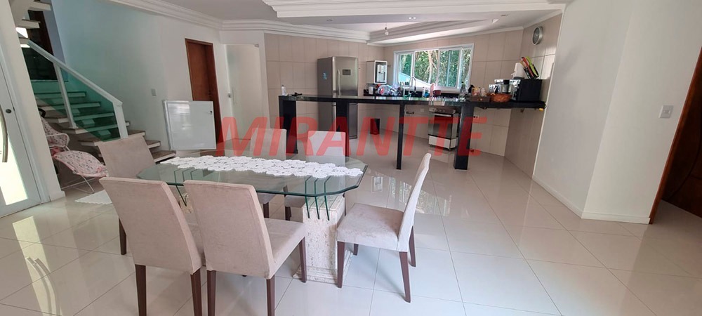Sobrado de 400m² com 4 quartos em Serra da Cantareira