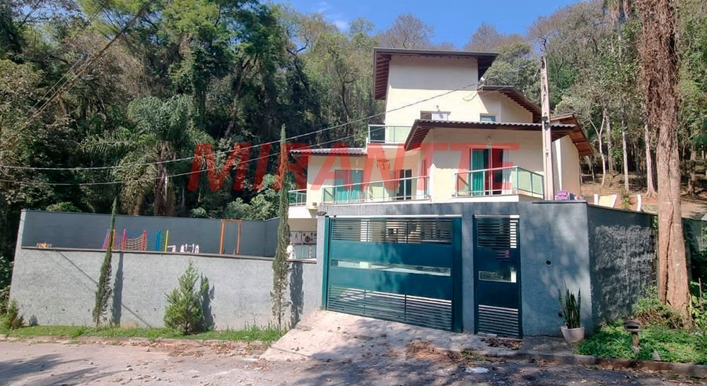Sobrado de 400m² com 4 quartos em Serra da Cantareira