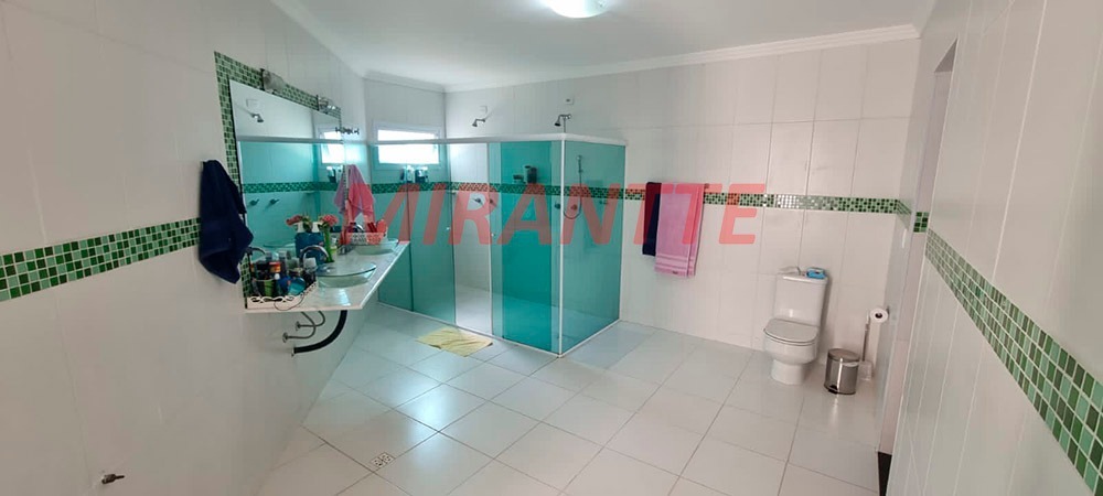 Sobrado de 400m² com 4 quartos em Serra da Cantareira