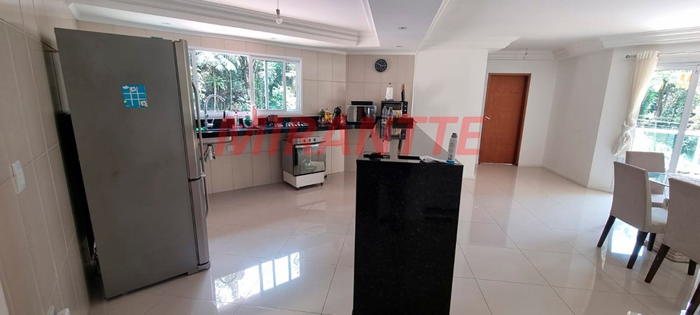 Sobrado de 400m² com 4 quartos em Serra da Cantareira