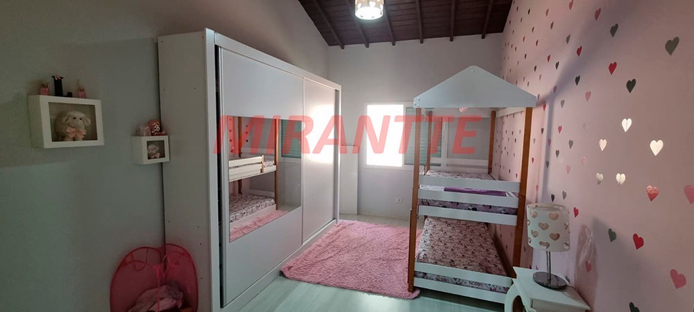 Sobrado de 400m² com 4 quartos em Serra da Cantareira
