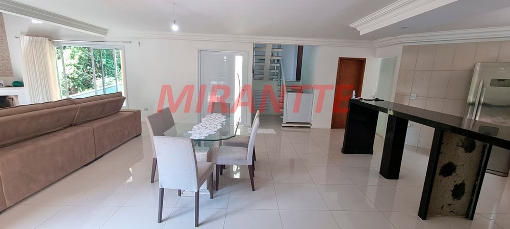 Sobrado de 400m² com 4 quartos em Serra da Cantareira