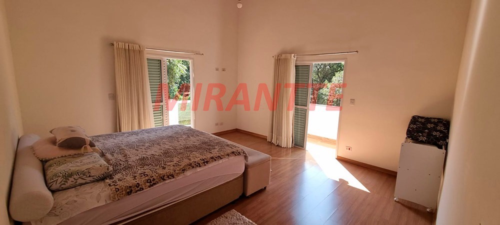 Sobrado de 400m² com 4 quartos em Serra da Cantareira