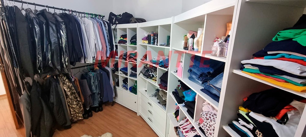 Sobrado de 400m² com 4 quartos em Serra da Cantareira