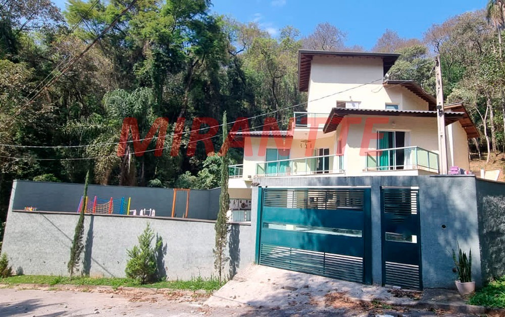 Sobrado de 400m² com 4 quartos em Serra da Cantareira