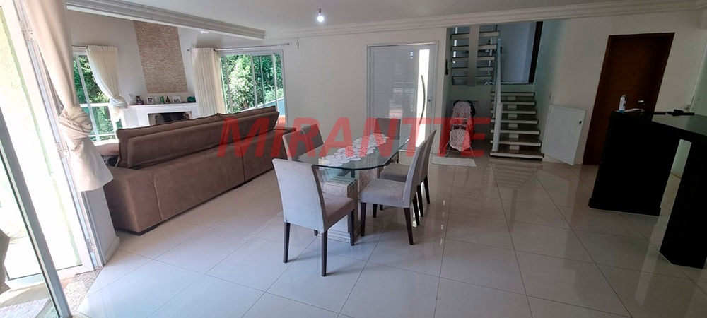 Sobrado de 400m² com 4 quartos em Serra da Cantareira