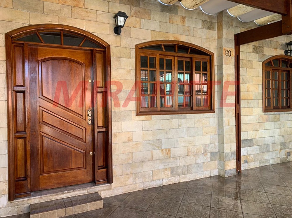Sobrado de 200m² com 3 quartos em Santana