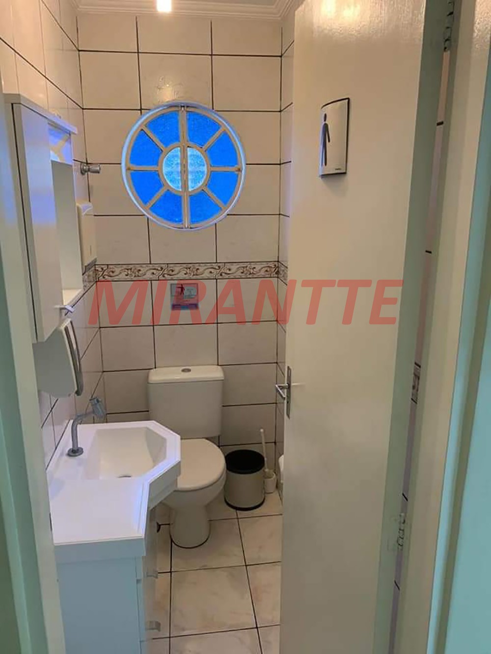 Comercial de 238.7m² em Jardim Cumbica